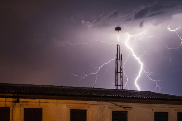 屋面防雷接地电阻是多少