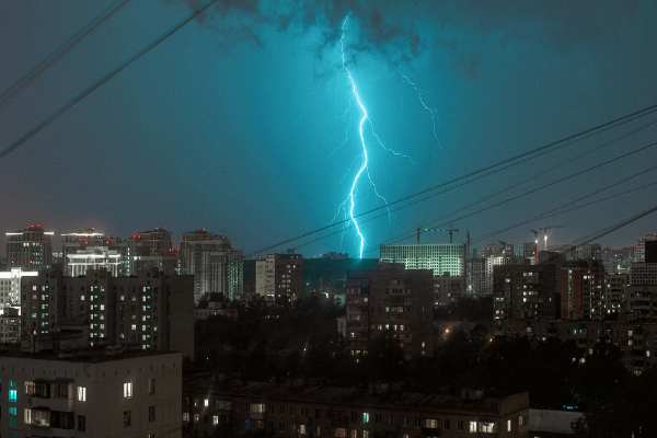 雷电电流约为多少安
