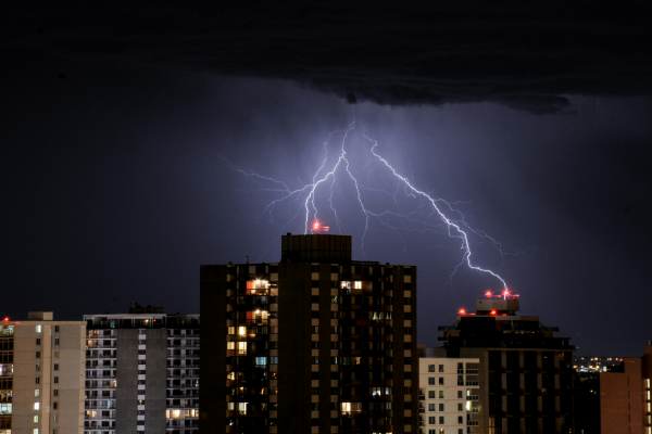 防雷接地引下线要求