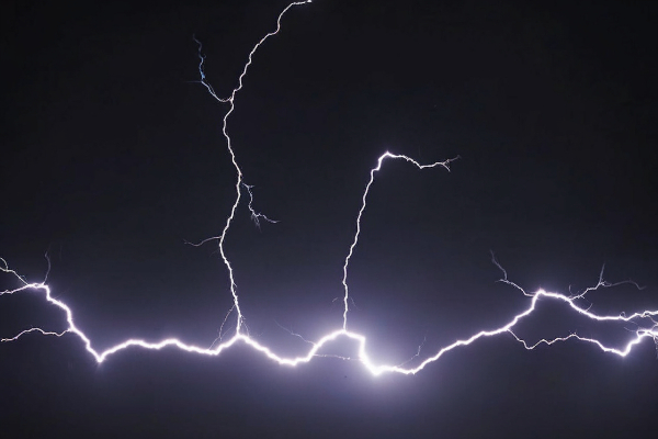 浪涌测试和雷击测试区别