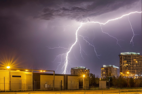 防雷引下线一般在哪布置