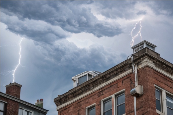 防雷接地装置与人行道距离