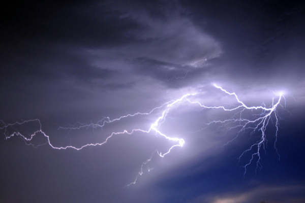 户外如何避免雷击现象