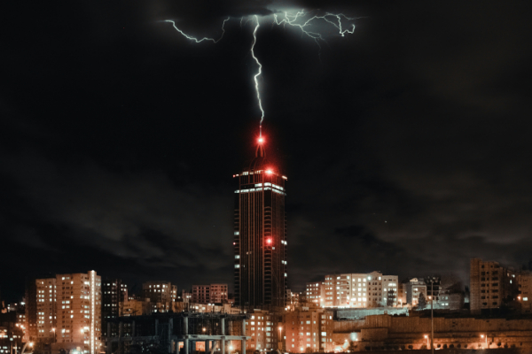 防雷器前段需要接空气开关么